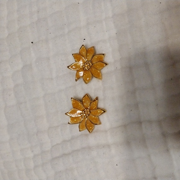 Avon Jewelry - Vintage Avon 1980, earrings glitter enamel yellow poinsettia gold tone.